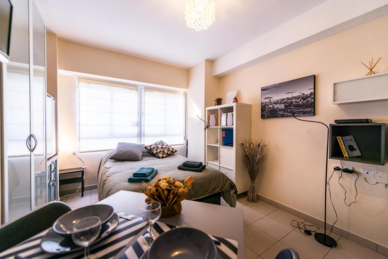 La Casita Malagueta Apartment Malaga Bagian luar foto